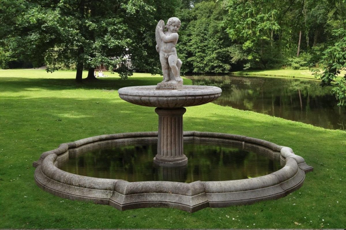 Antique 19th century sculpted decorative garden fountain in marble and