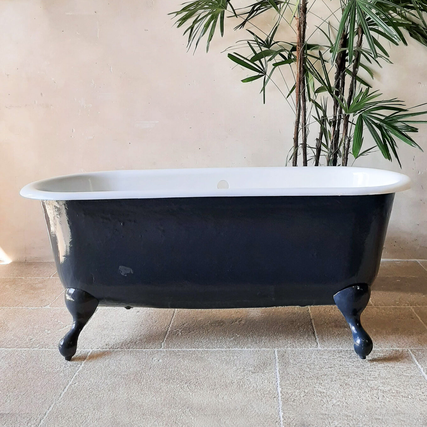 Restored antique, cast iron bath Piet Jonker